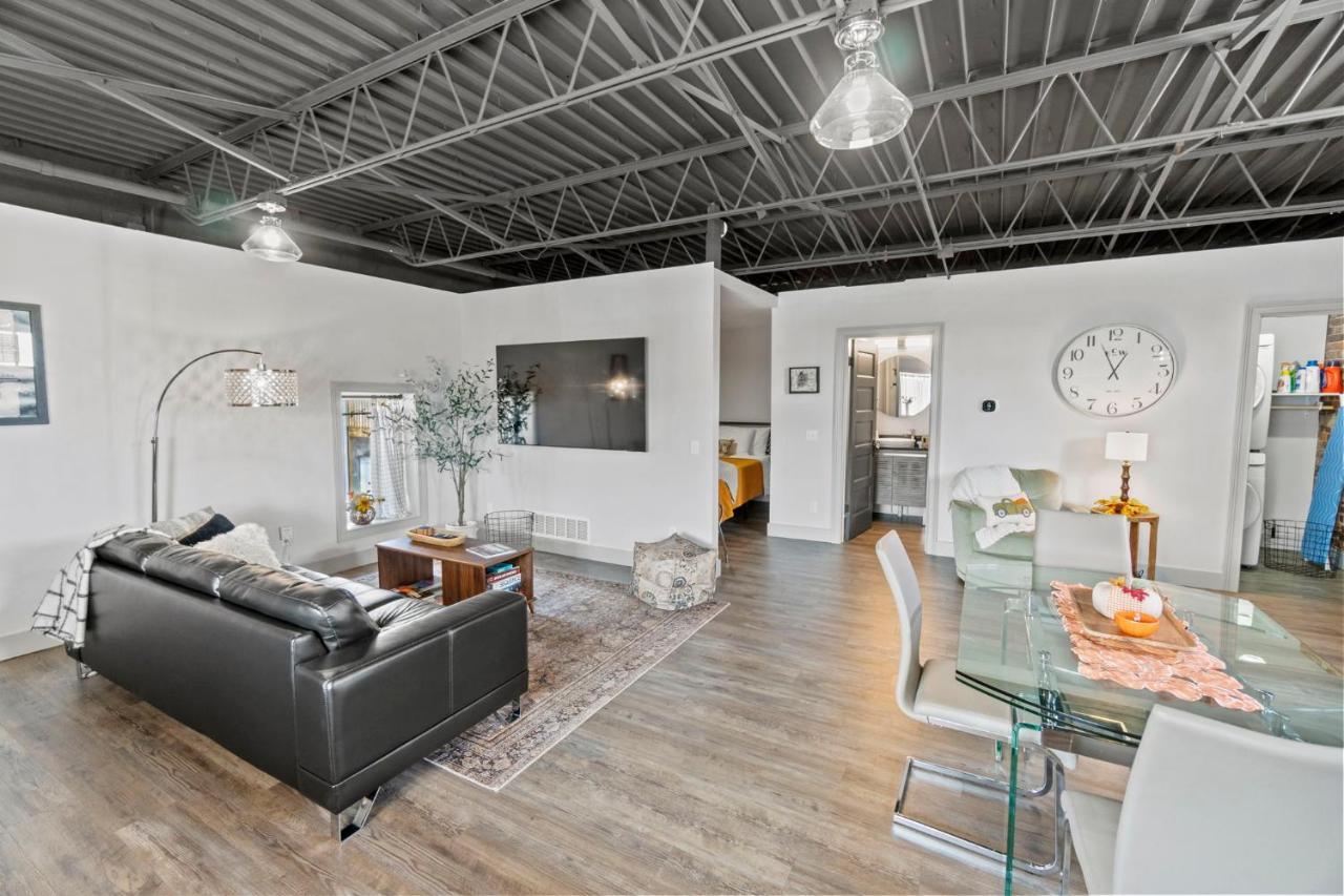 The 418. An 1866 Build With Modern Comforts Fort Wayne Extérieur photo
